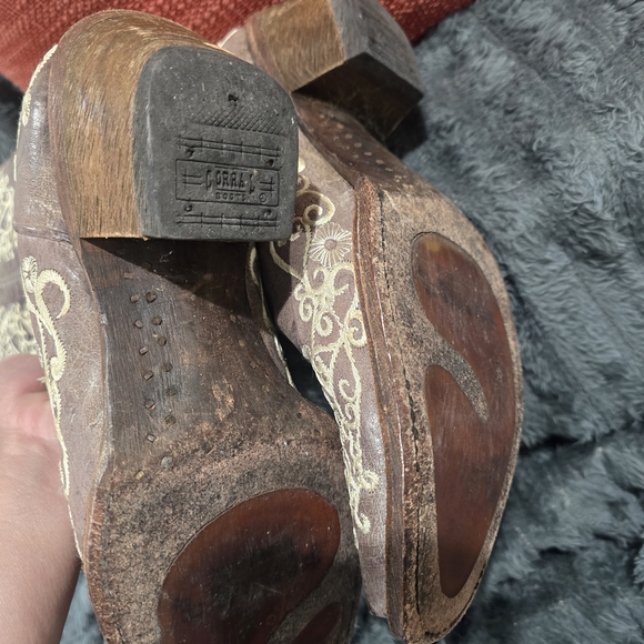 Brown Cowboy Boots with Cream Embroidery - Picture 6 of 7